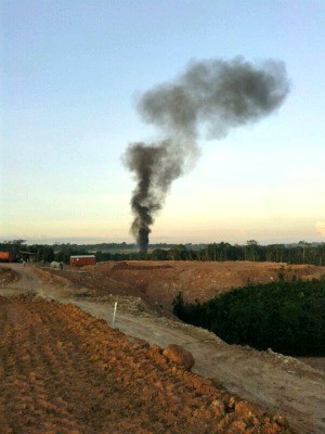 Fumaça preta surge na região do Aeroporto Eduardo Gomes após a explosão de aeronave (Foto: Divulgação)