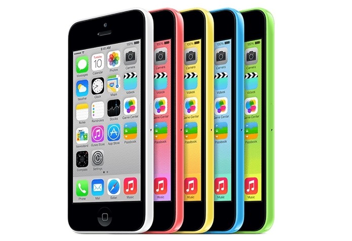 iPhone 5C tem corpo de plástico e conta com cinco opções de cores (Foto: Divulgação/Apple)