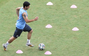 Training Suarez Uruguay (AP Photo Agency)