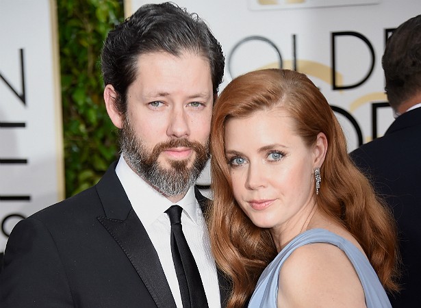 Os atores Amy Adams e Darren Le Gallo, ambos com 40 anos de idade, começaram um relacionamento sério em 2002 e noivaram cinco anos depois. Eles já têm uma filhinha, e Amy diz que não pensa em casar tão cedo. (Foto: Getty Images)