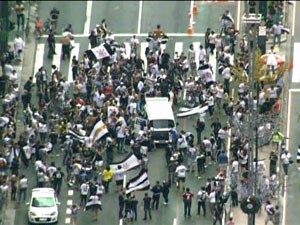Torcedores na Avenida Paulista (Foto: Reprodução/TV Globo)