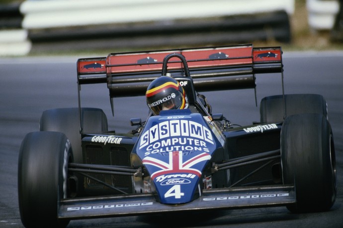 Stefan Bellof correu com a Tyrrell decorada com a bandeira britânica no GP da Inglaterra de 1984 (Foto: Reprodução / Twitter)
