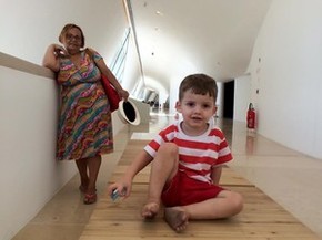 Sônia e o neto Arthur, de 2 anos (Foto: Lívia Torres/G1)