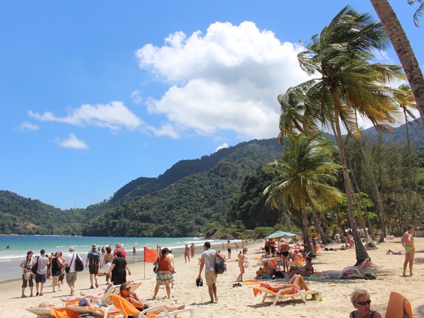 Praia de Maracas Beach em Trinidad é uma das mais movimentadas da região (Foto: Orion Pires / G1)