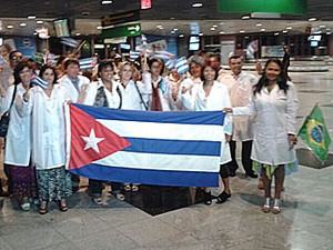 Médicos cubanos chegam ao Recife (Foto: Vitor Tavares / G1)