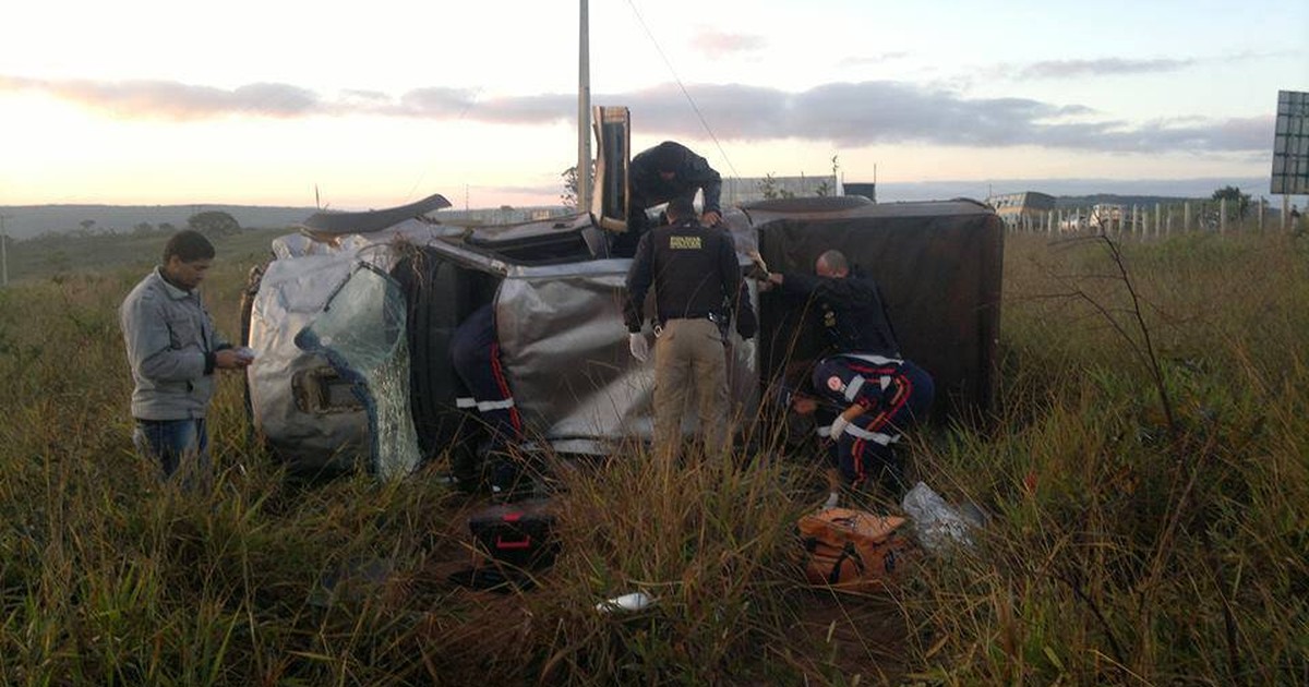 G1 Homem morre em acidente de carro em Capelinha, Vale do Jequitinhonha notícias em Vales de