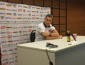 Treinador se irritou e disse que Thalles faltou a treino no Vasco (Foto: Raphael Zarko)
