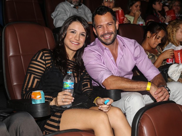 Malvino Salvador com a namorada, Kyra Gracie, em pré-estreia de filme em São Paulo (Foto: Manuela Scarpa/ Foto Rio News)