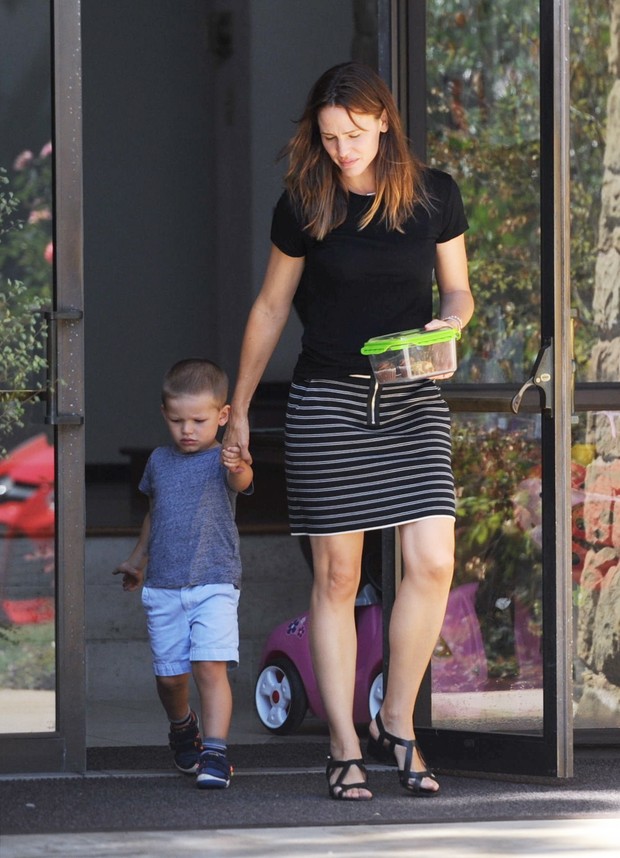Jennifer Garner com o filho (Foto: X17)