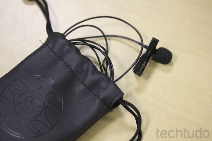 Shure Lapela MVL é super prático, leve, pequeno e se conecta ao seu celular (Foto: Melissa Cruz / TechTudo) Shure Lapela MVL é super prático, leve, pequeno e se conecta ao seu celular (Foto: Melissa Cruz / TechTudo)