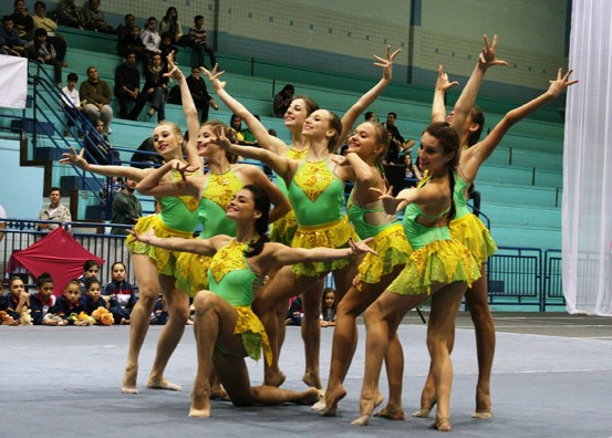 Seleção brasileira de ginástica rítmica fez a abertura do evento (Foto: Osvaldo Noceti/)