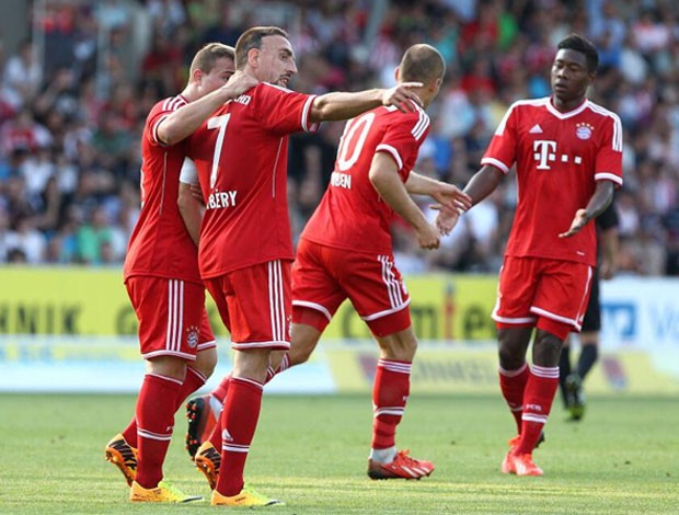 Ribery comemora, Sonnenhof Grobaspach 0 x 6 Bayern Munich (Foto: Reprodução/Twitter)