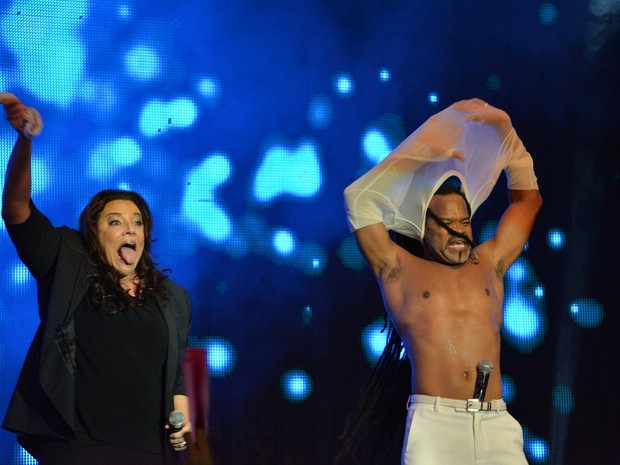Ana Carolina e Carlinhos Brown em show em Salvador, na Bahia (Foto: Felipe Souto Maior/ Ag. News)