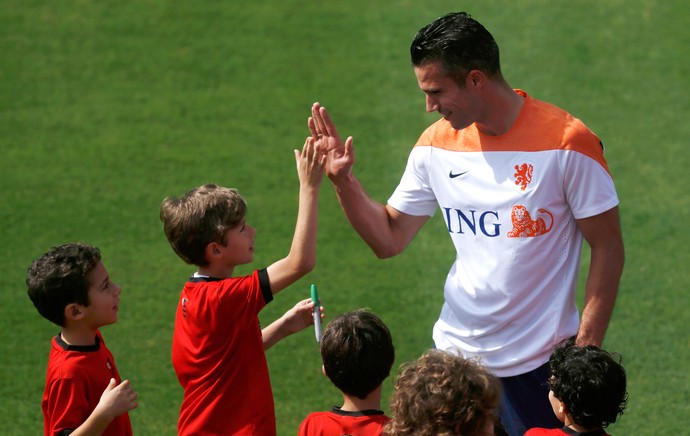 van persie netherlands training (Photo: Reuters)