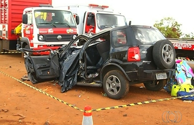 Três pessoas morrem em acidente na BR-050, em Catalão, Goiás (Foto: Reprodução/TV Anhanguera)