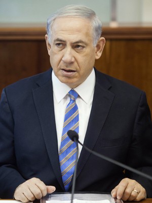 Primeiro-ministro Benjamin Netanyahu durante fala neste domingo (1º) (Foto: Dan Balilty/Pool/Reuters)