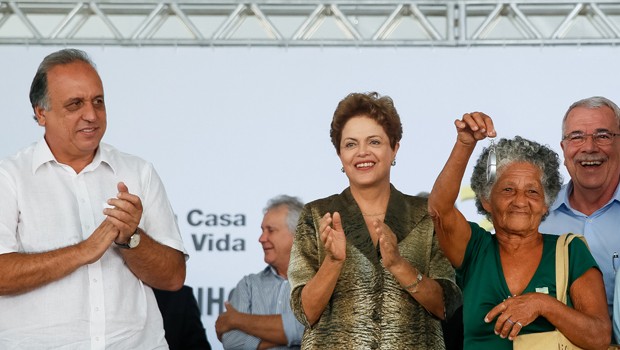 A presidente Dilma Rousseff, durante a entrega de unidades habitacionais do programa Minha Casa, Minha Vida, em Duque de Caxias (RJ) (Foto: Roberto Stuckert Filho/PR)