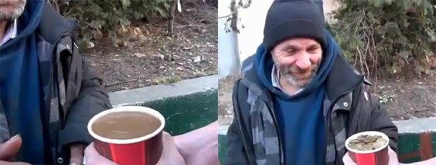 Jovem fez surgiu diversas moedas em copo de café e deu dinheiro a morador de rua (Foto: Reprodução)