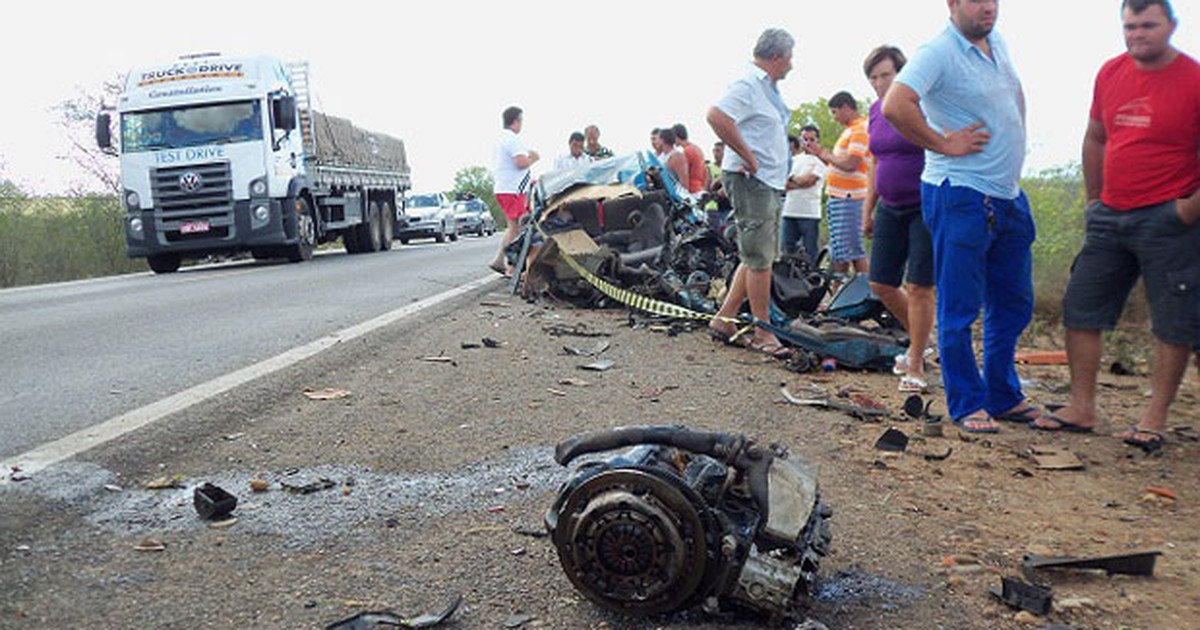 G1 Quatro Pessoas Morrem Em Batida Contra Carreta Na Br 116 Norte