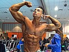 Felipe Franco mostra músculos sarados e veias saltadas em fotos