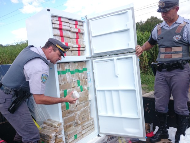 Maconha apreendida em Itu estava escondida dentro de geladeira (Foto: Jomar Bellini/G1)