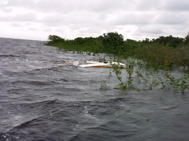 Pane em hidroavião avião deixou pessoas ilhadas no Rio Negro (Foto: Divulgação/Batalhão Ambiental ) Pane em hidroavião avião deixou pessoas ilhadas no Rio Negro (Foto: Divulgação/Batalhão Ambiental )