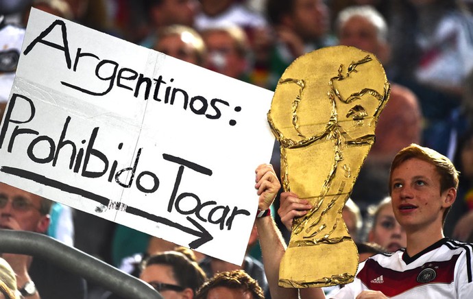 Torcida alemã provoca a da Argentina. Amistoso marca reencontro das duas equipes desde a decisão do Mundial, no Brasil (Foto: AFP)