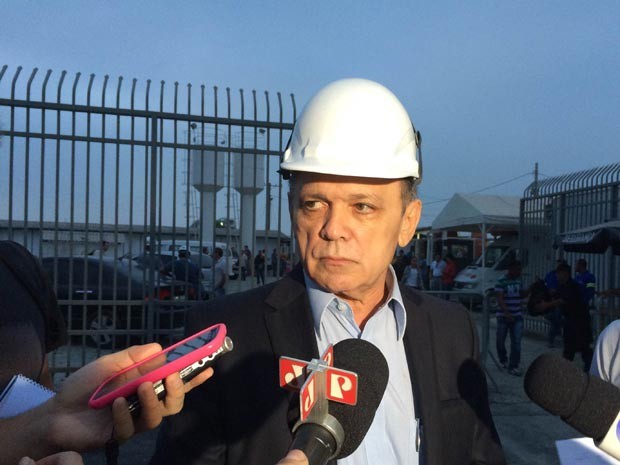 O superintendente regional do MTE, Luiz Antônio Medeiros, fez vistoria no estádio nesta segunda (7). (Foto: Amanda Previdelli/G1)