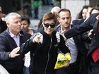Justin Bieber se diverte com perseguição de fãs em Londres