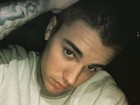 Justin Bieber raspa a cabeça e exibe novo visual na web