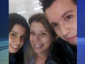 Fernando se encontrou com a mãe e a irmã no aeroporto (Foto: Reprodução/TV TEM)