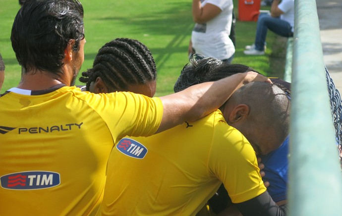 Everton Costa vasco visita jogadores (Foto: Edgard Maciel de Sá)