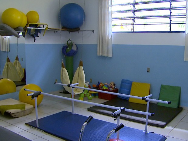 Sem transporte gratuito, crianças estão deixando atendimentos na Apae (Foto: Carlos Trinca/EPTV)
