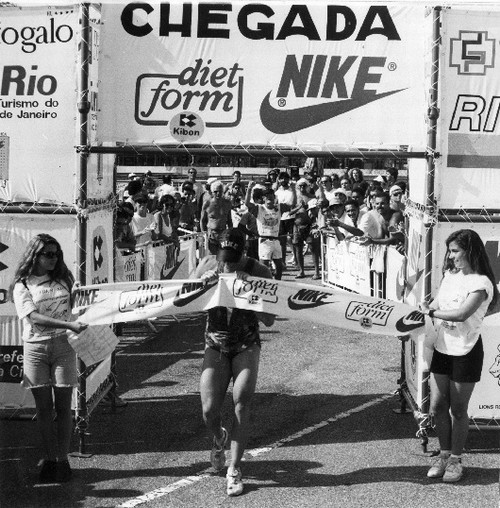 Foto (Foto: Armando Barcellos vence o VI Triathlon Diet Form/Nike em 1992 (Foto: Jorge Rodrigues))