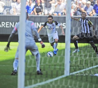 Jadson Corinthians x Santos (Foto: Marcos Ribolli)