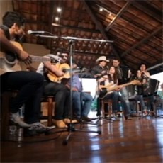 'Índia', com César Menotti e Fabiano, Trio Parada Dura e Barra da Saia (Foto: G1)