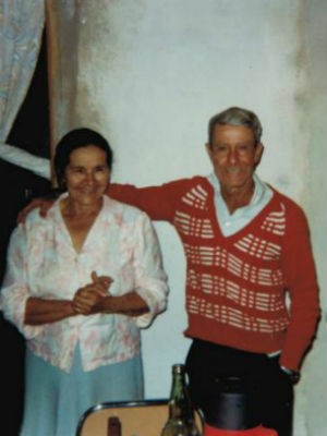 O casal fazia questão de sempre andar de mãos dadas (Foto: Arquivo pessoal) O casal fazia questão de sempre andar de mãos dadas (Foto: Arquivo pessoal)