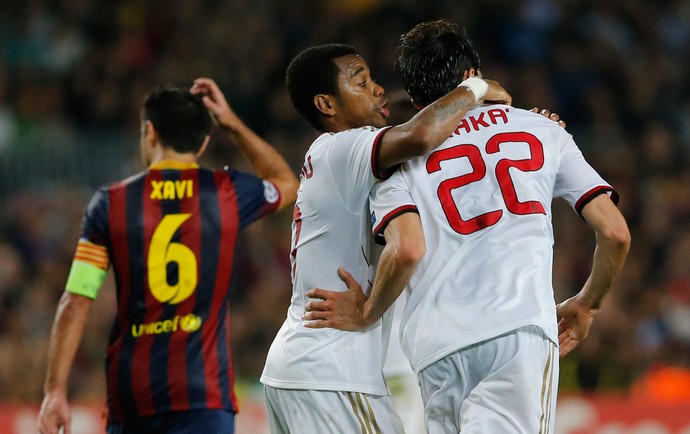 Robinho e Kaká gol Milan x Barcelona (Foto: AP)