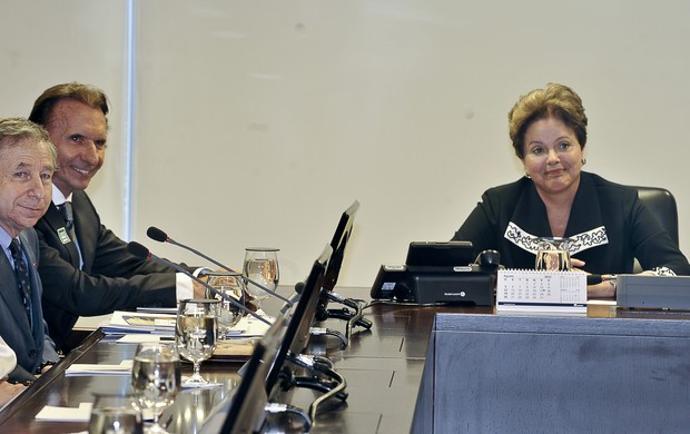 Dilma recebeu o presidente da FIA e o ex-piloto em Brasília para debater segurança no trânsito (Foto: Agência Brasil)