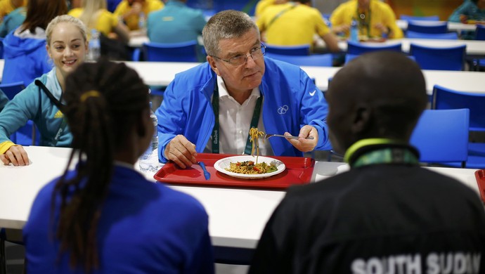 Thomas Bach, Vila Olímpica (Foto: Reuters)