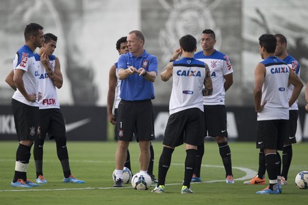 Corinthians cogita jogo no exterior antes de início da Copa do Mundo.
