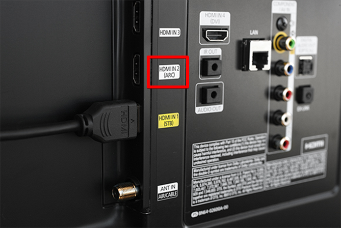 Portas compatíveis com ARC costumam contar com a sigla para avisar o usuário (Foto: Divulgação/Samsung)