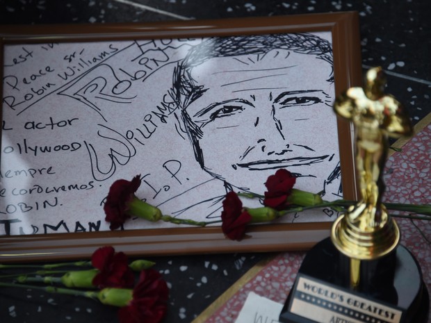 Estrela de Robin Williams na Calçada da Fama em Hollywood ganha homenagens (Foto: Robyn Beck/ AFP)