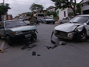 G Carro Invade Pista Contr Ria E Causa Acidente Em Campina Grande