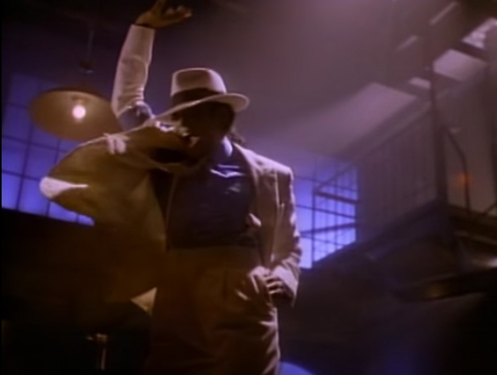 michael - [Música] Chapéu de Michael Jackson em 'Smooth criminal' é leiloado por 10 mil euros Michael