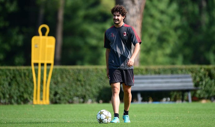 Alexandre pato milan treino (Foto: Agência AFP)