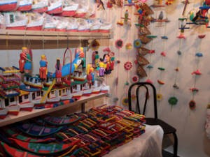 Brinquedos de miriti, símbolos do Círio de Nazaré, também fazem parte da Feira (Foto: Divulgação / Agência Pará)