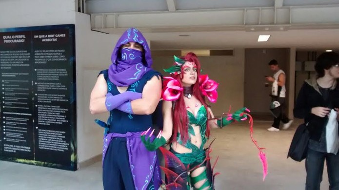 Lyncon e Thais compareceram fantasiados ao torneio de League of Legends (Foto: Caio Castro / TechTudo) Lyncon e Thais compareceram fantasiados ao torneio de League of Legends (Foto: Caio Castro / TechTudo)