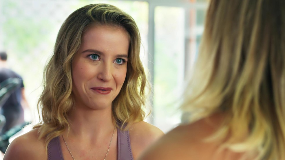 Não satisfeita, Bárbara continua falando mal de Joana e aproveita pra dar aquele vrá em Tânia... (Foto: TV Globo)