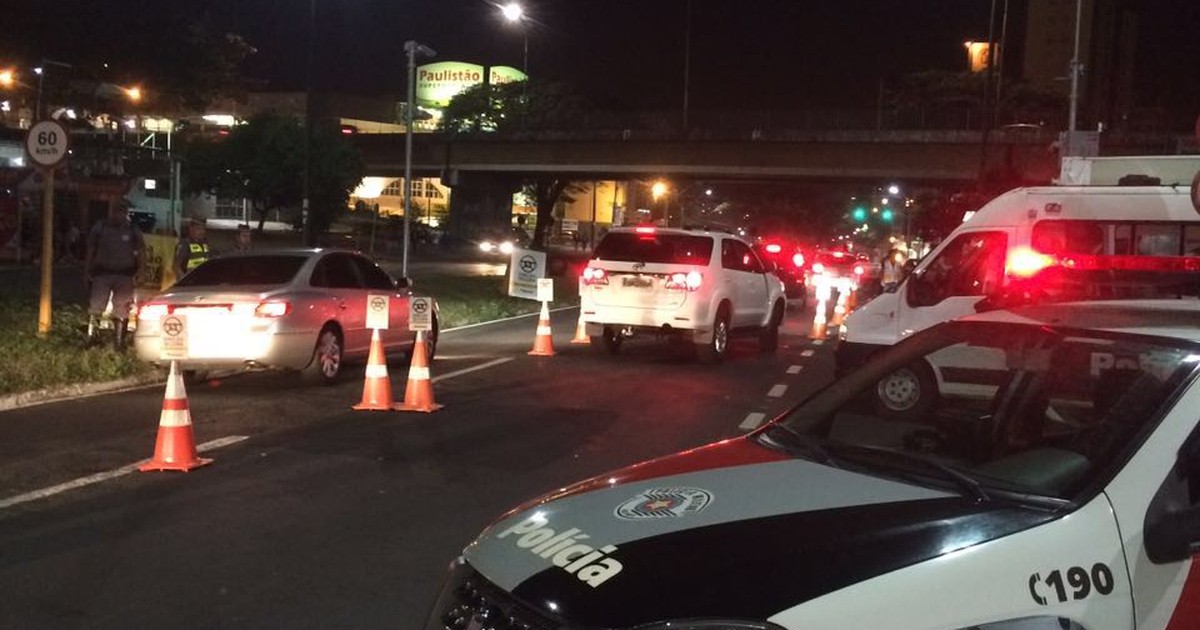 G1 Operação multa motoristas por causa da lei seca em Bauru